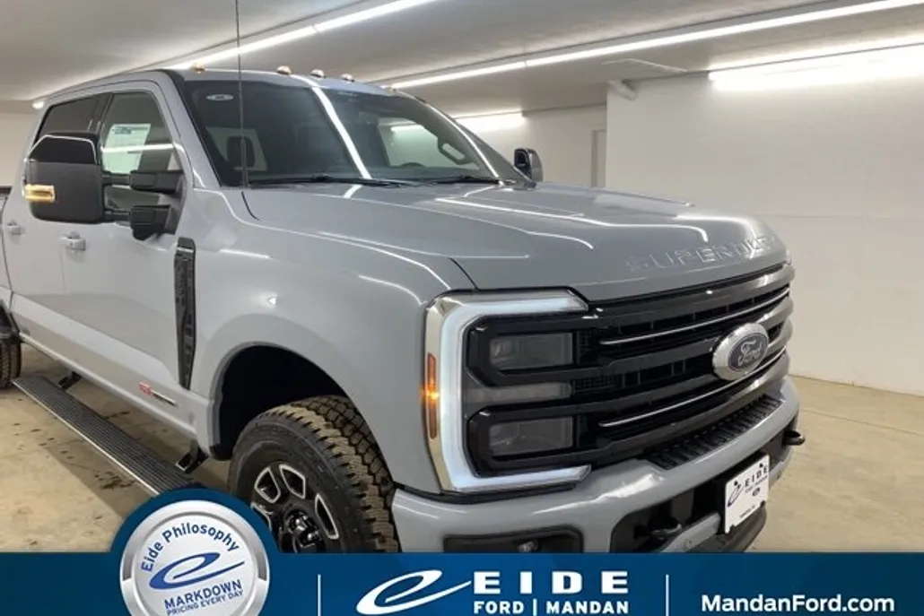 2025 Ford F-350 Platinum photo 1