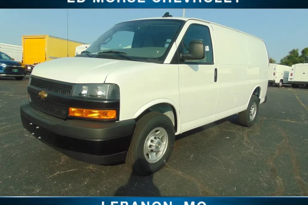 2024 Chevrolet Express Cargo 3500 photo 1