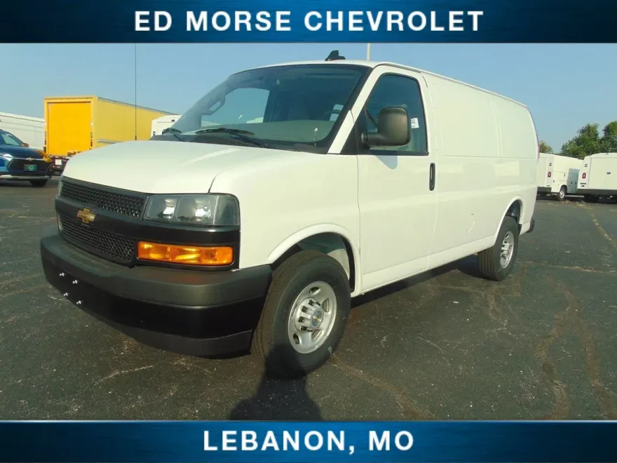2024 Chevrolet Express Cargo 3500 photo 1
