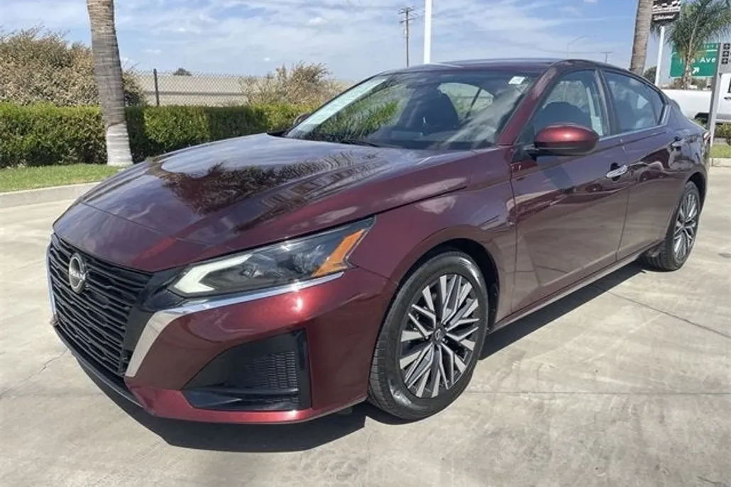 2023 Nissan Altima 2.5 SV photo 1