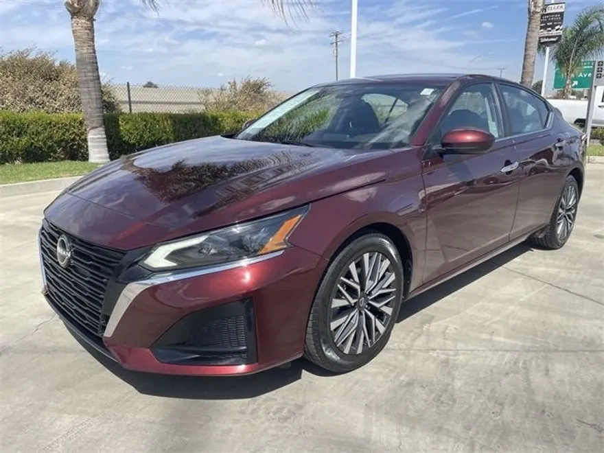 2023 Nissan Altima 2.5 SV photo 1