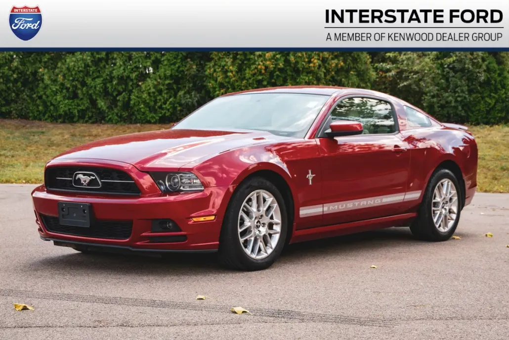 2013 Ford Mustang V6 Premium photo 1