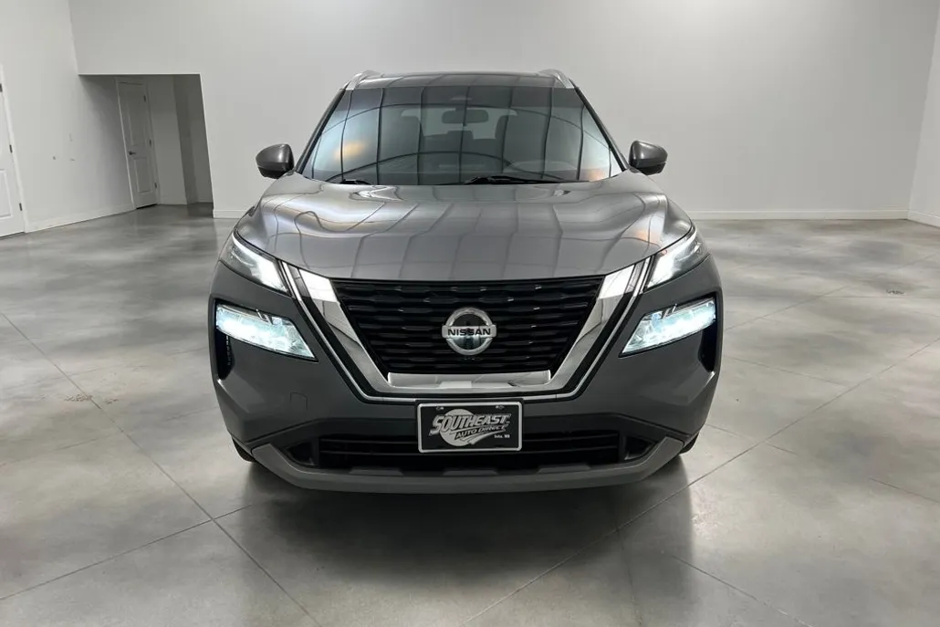 2021 Nissan Rogue SV photo 1