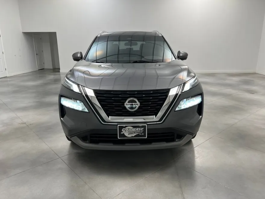 2021 Nissan Rogue SV photo 1
