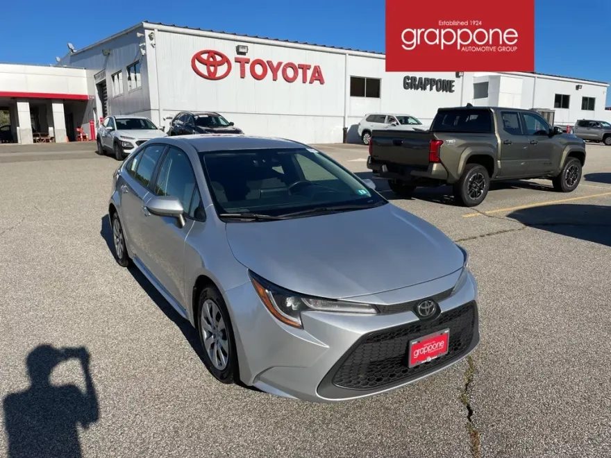 2021 Toyota Corolla LE photo 1