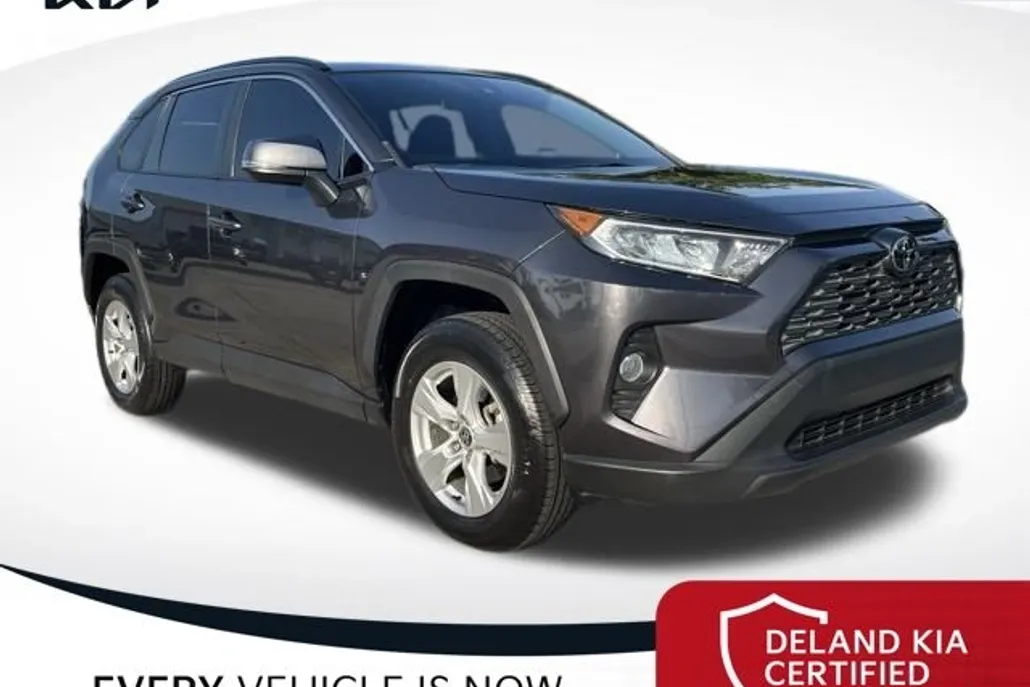 2021 Toyota RAV4 XLE photo 1