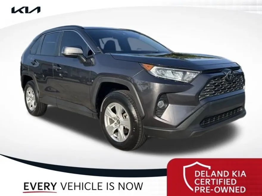 2021 Toyota RAV4 XLE photo 1