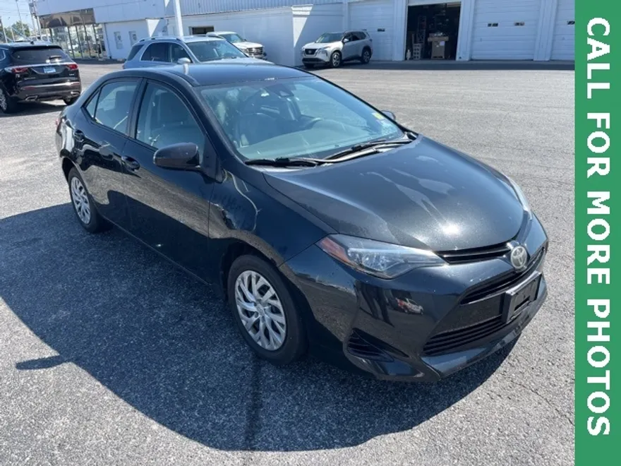 2017 Toyota Corolla LE photo 1