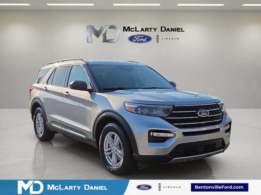 2020 Ford Explorer XLT photo 1