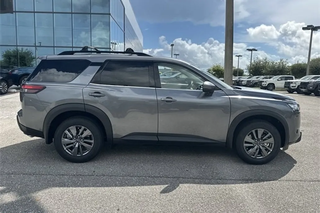 2025 Nissan Pathfinder SV photo 1