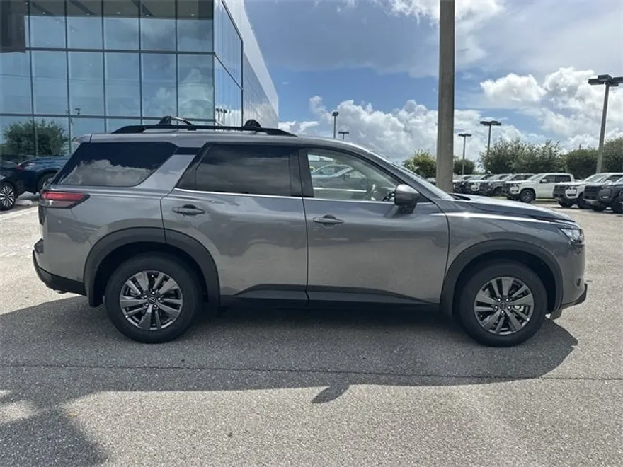 2025 Nissan Pathfinder SV photo 1