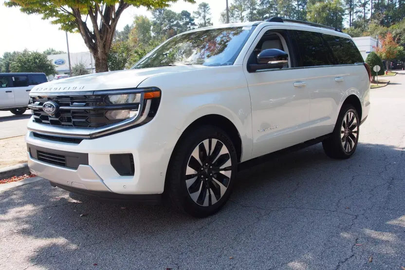 2025 Ford Expedition Platinum photo 1