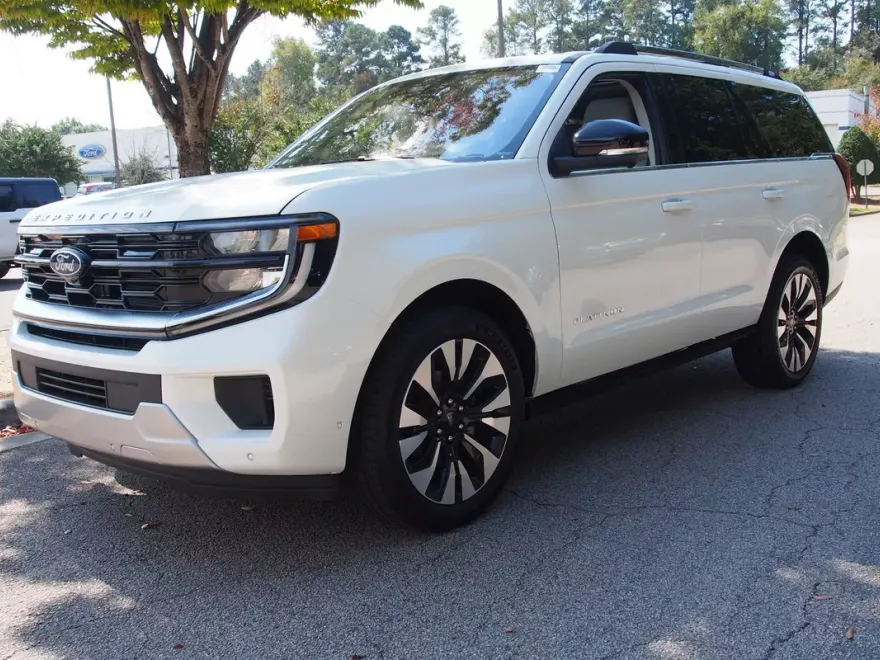 2025 Ford Expedition Platinum photo 1