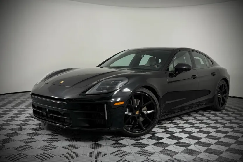 2025 Porsche Panamera 4 photo 1