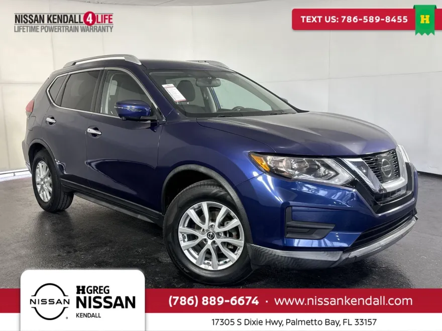 2017 Nissan Rogue SV photo 1