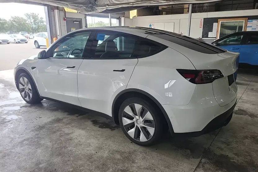 2020 Tesla Model Y Long Range photo 1