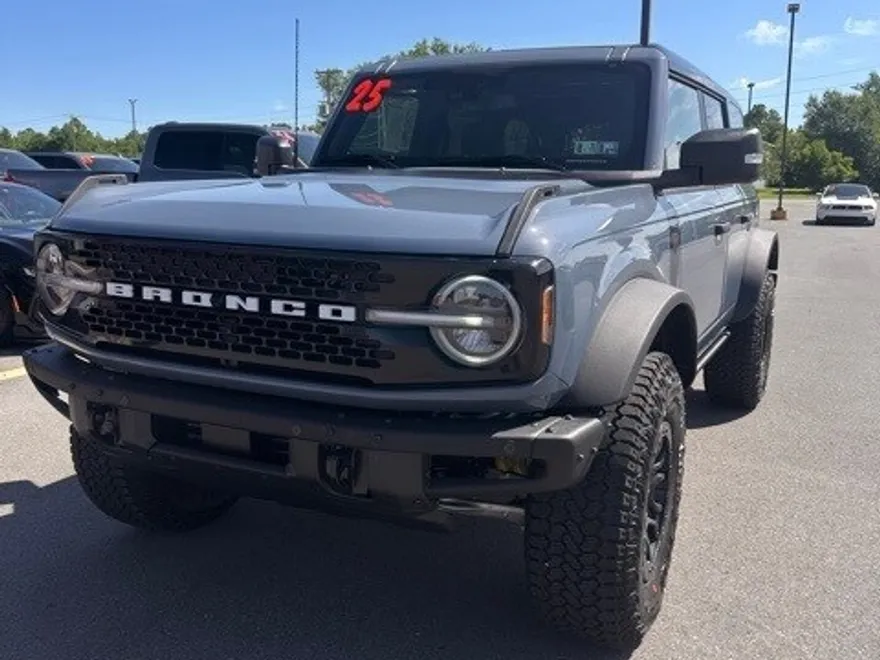 2025 Ford Bronco Badlands photo 1