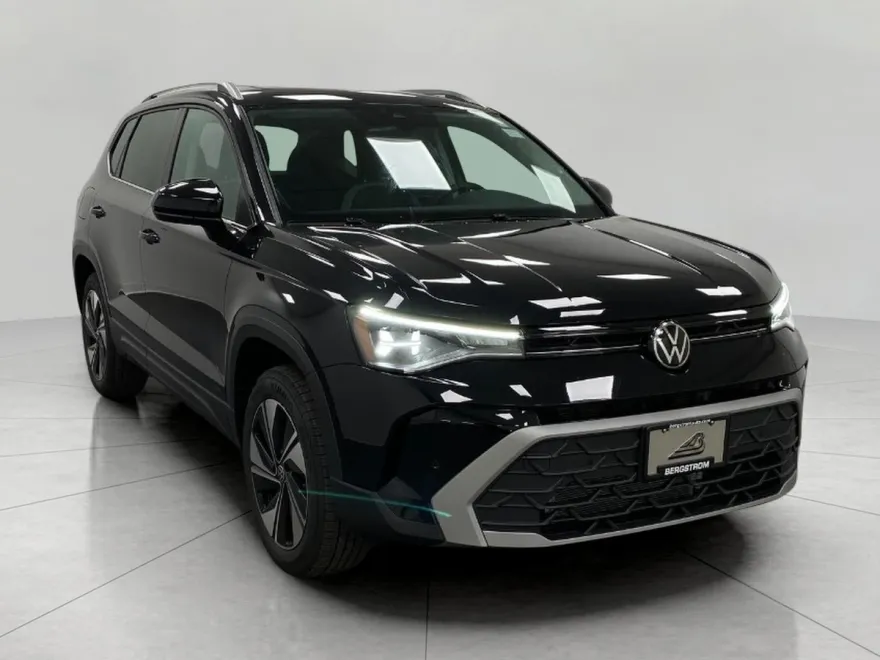 2025 Volkswagen Taos SE photo 1