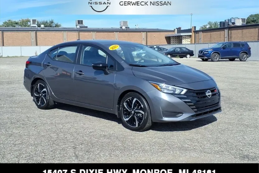 2023 Nissan Versa SR photo 1