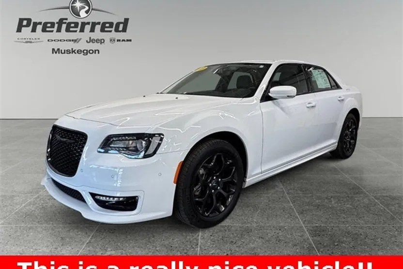 2023 Chrysler 300 Touring L photo 1