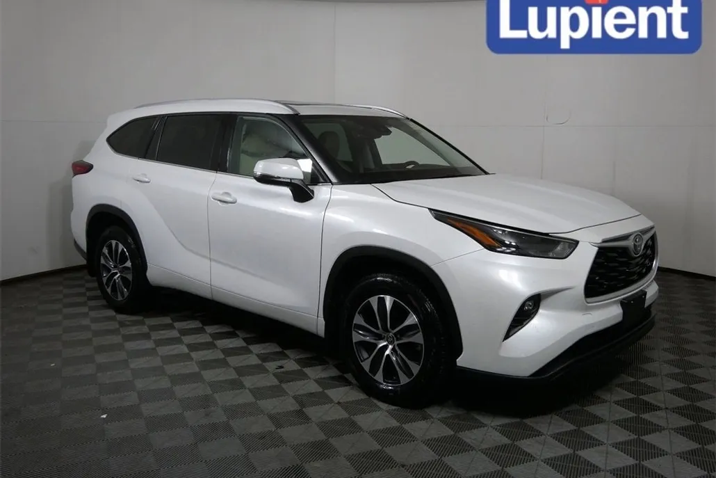 2022 Toyota Highlander XLE photo 1