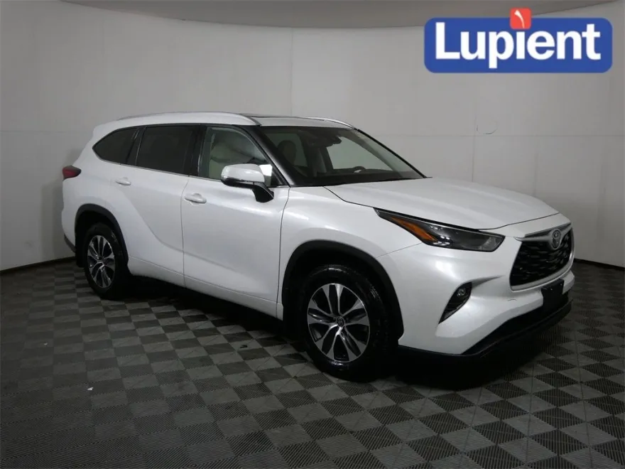 2022 Toyota Highlander XLE photo 1
