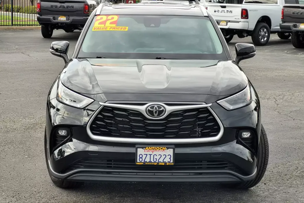 2022 Toyota Highlander XLE photo 1