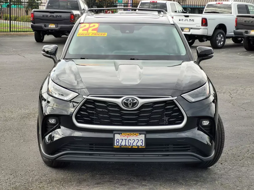 2022 Toyota Highlander XLE photo 1