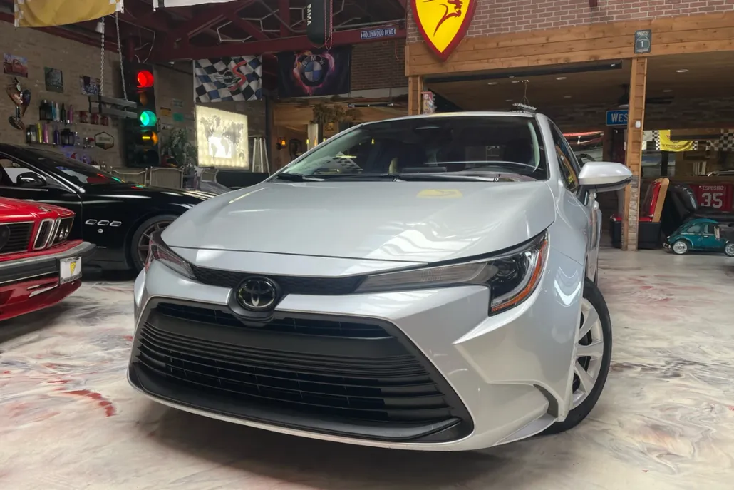 2024 Toyota Corolla LE photo 1