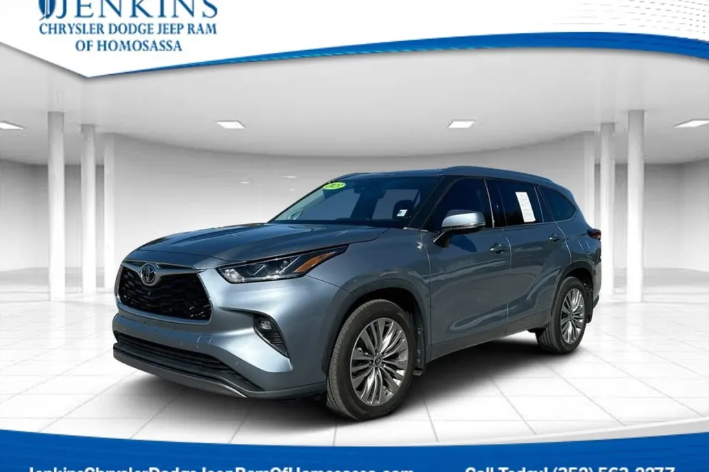 2023 Toyota Highlander L photo 1