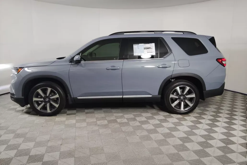2025 Honda Pilot Touring photo 1