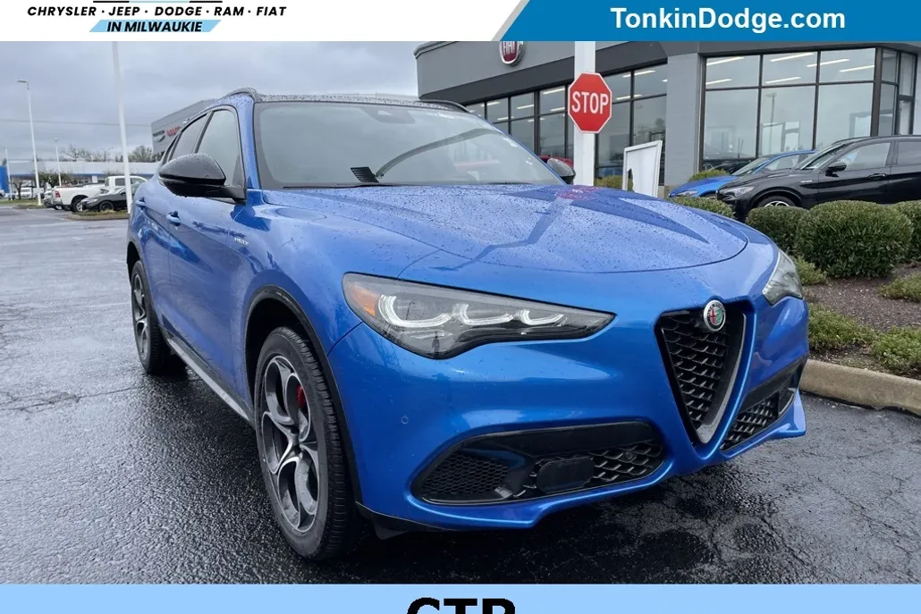 2024 Alfa Romeo Stelvio photo 1