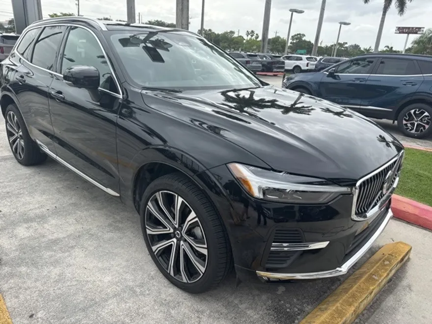 2023 Volvo XC60 B5 Ultimate photo 1