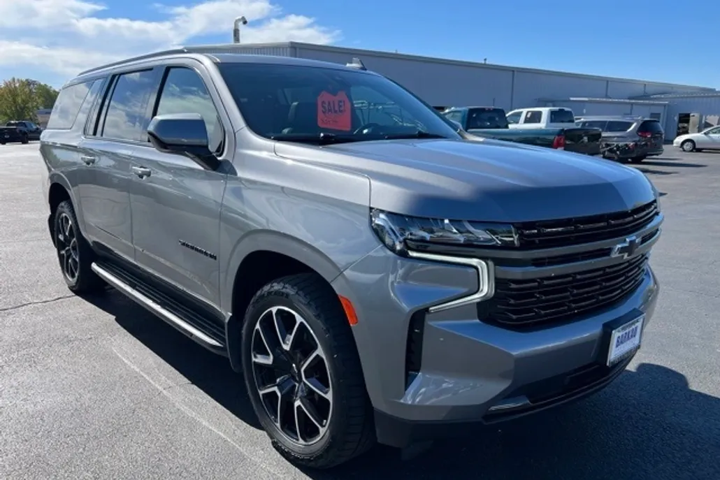 2021 Chevrolet Suburban RST photo 1