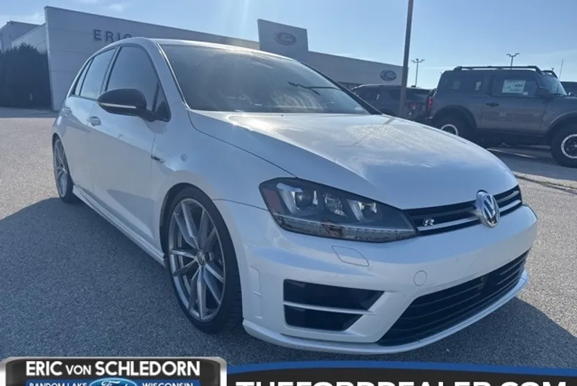 2017 Volkswagen Golf R 4Motion photo 1
