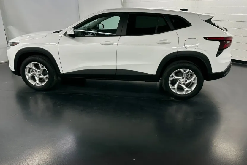 2024 Chevrolet Trax LS photo 1