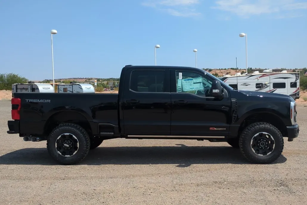 2025 Ford F-250 Lariat photo 1