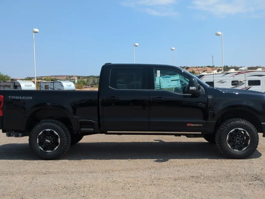 2025 Ford F-250 Lariat photo 1