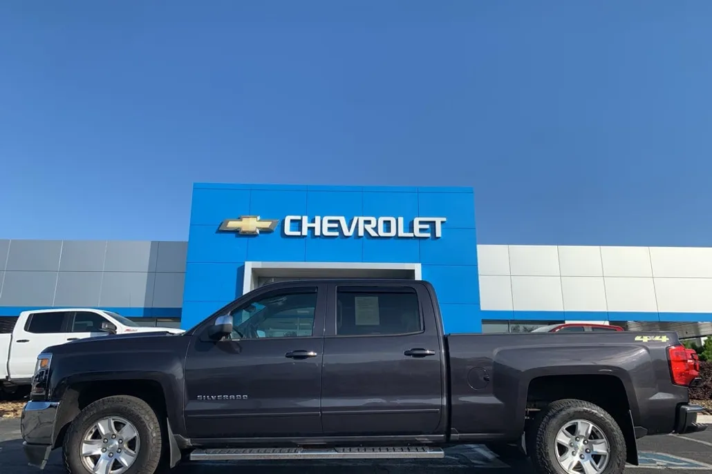 2016 Chevrolet Silverado 1500 LT photo 1