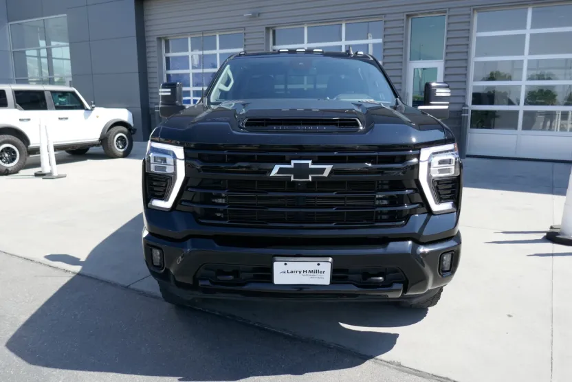 2024 Chevrolet Silverado 3500HD LT photo 1