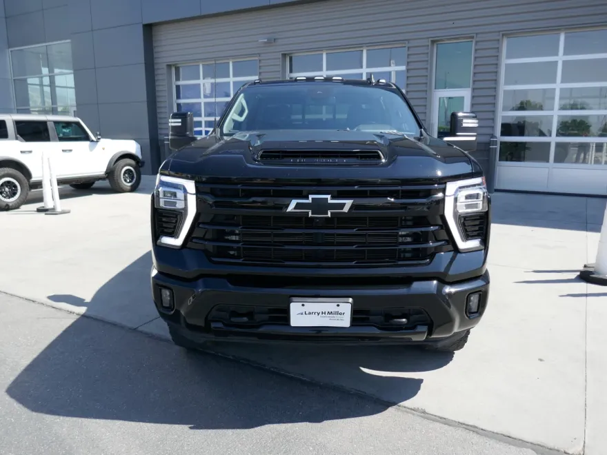2024 Chevrolet Silverado 3500HD LT photo 1