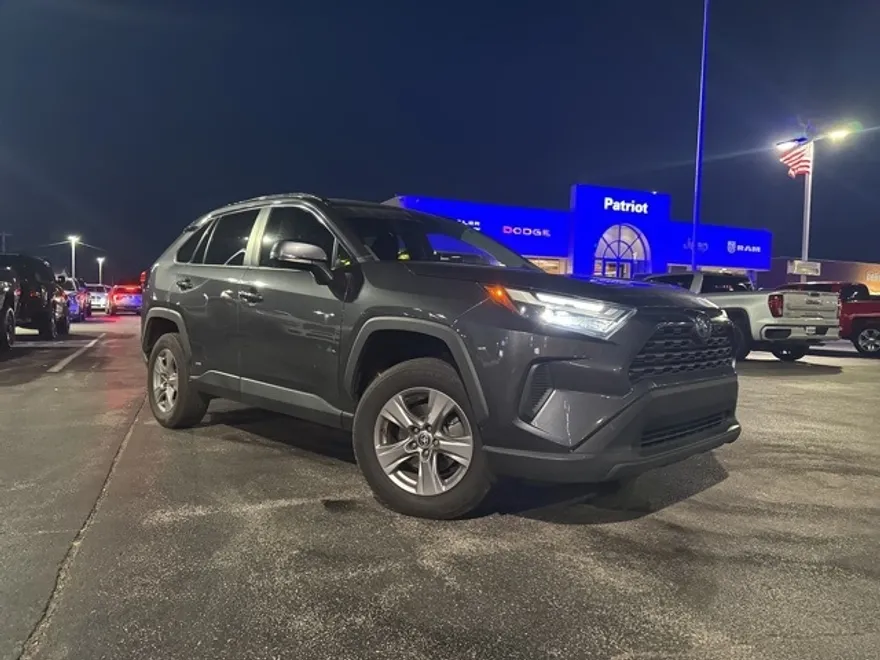 2022 Toyota RAV4 Hybrid XLE photo 1