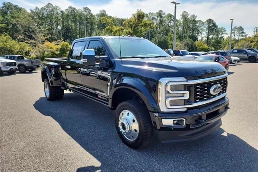 2025 Ford F-450 Platinum photo 1