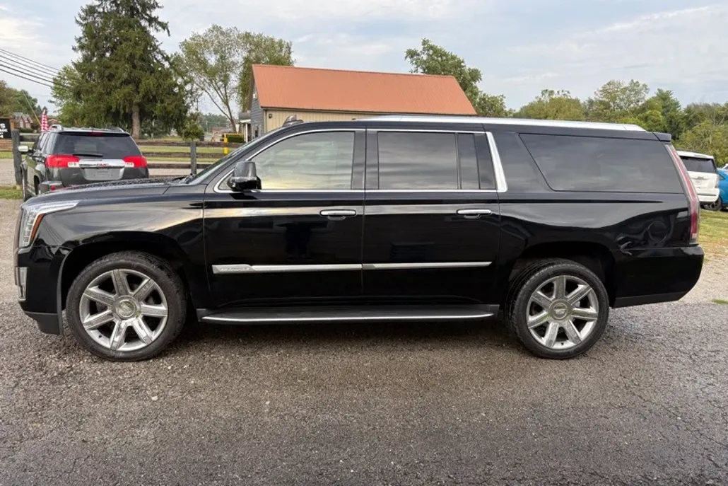2016 Cadillac Escalade ESV Luxury photo 1