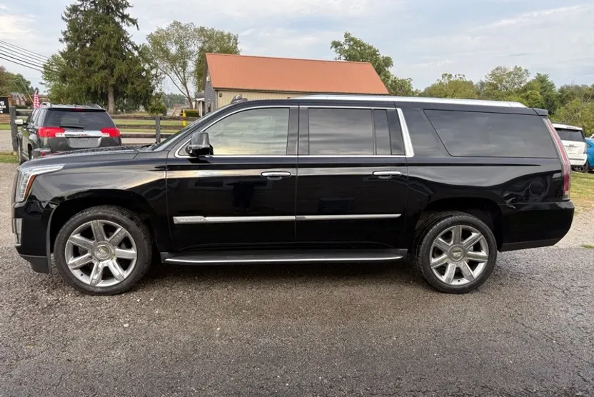 2016 Cadillac Escalade ESV Luxury photo 1
