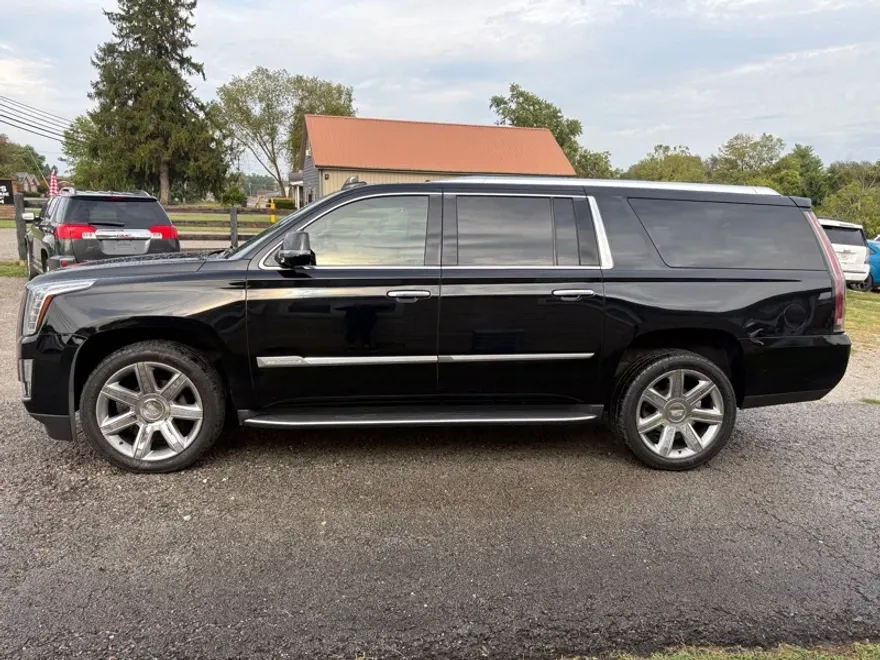 2016 Cadillac Escalade ESV Luxury photo 1