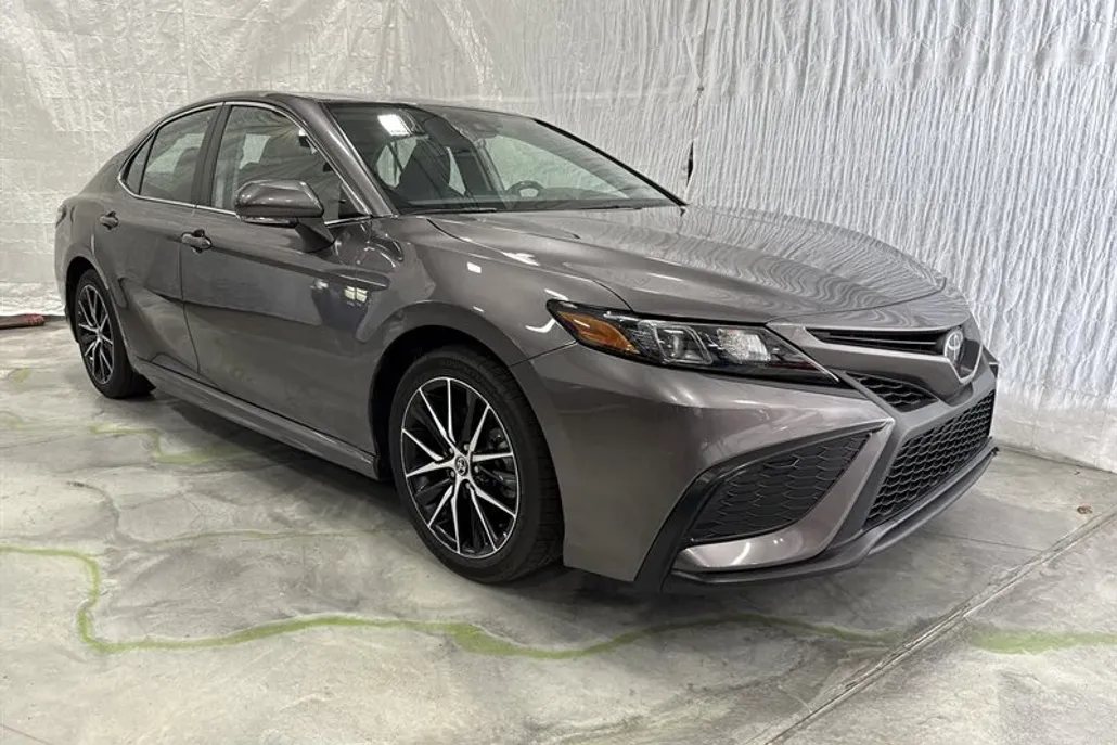 2023 Toyota Camry SE photo 1