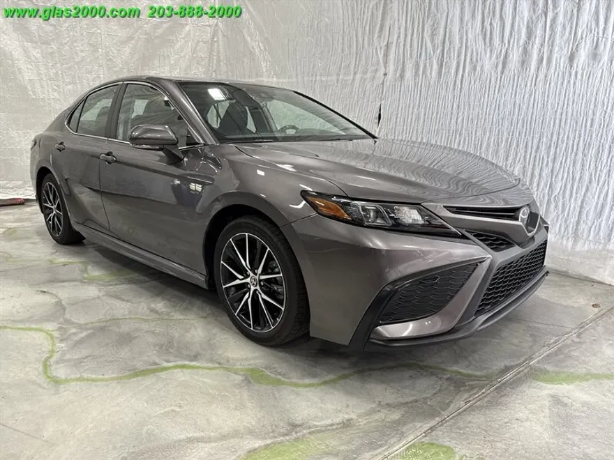 2023 Toyota Camry SE photo 1