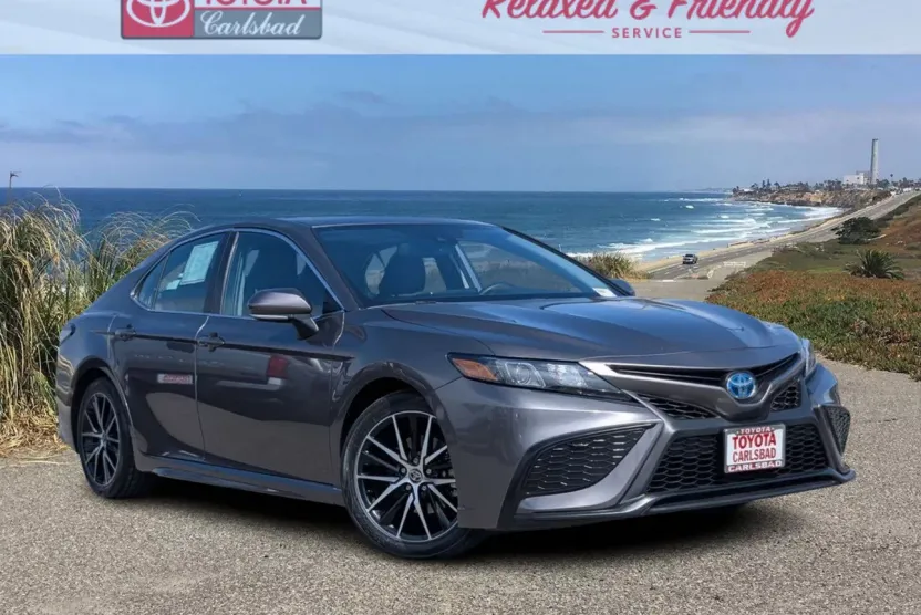 2023 Toyota Camry Hybrid SE photo 1