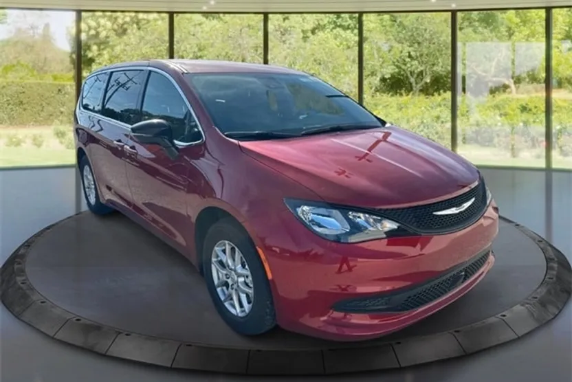 2026 Chrysler Voyager LX photo 1